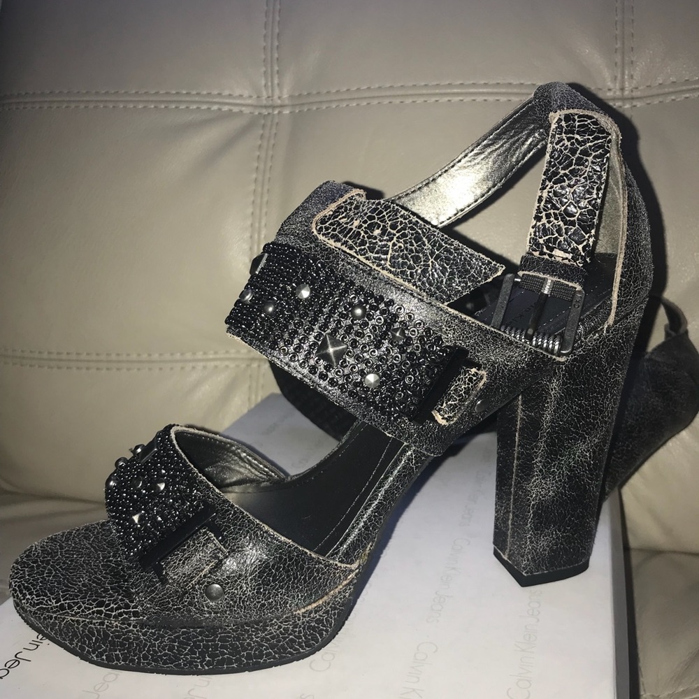 Calvin Klein Serena cracked leather heels